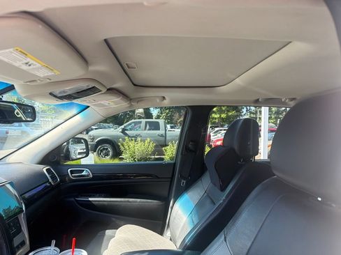 Used 2013 Jeep Grand Cherokee Laredo AWD/4WD image 7