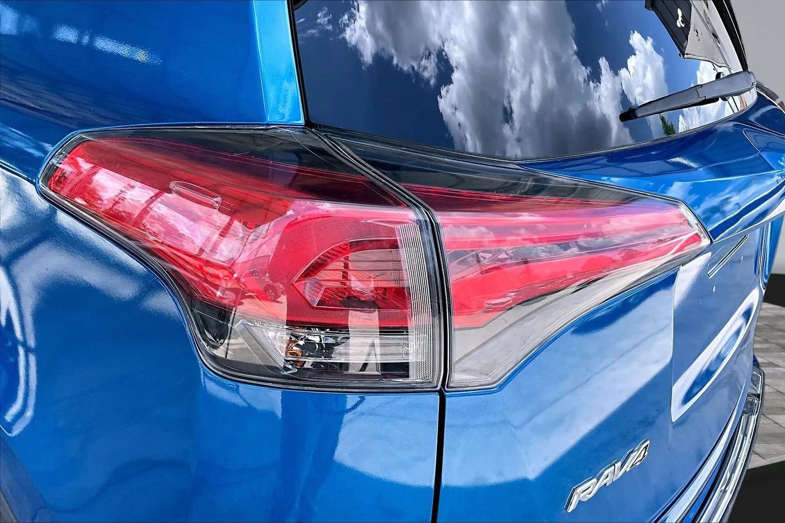 Used 2018 Toyota RAV4 LE w/ All Weather Liner Package FWD image 20