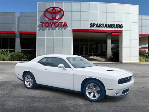 Used 2023 Dodge Challenger SXT image 1