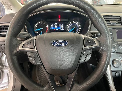 Used 2017 Ford Fusion SE FWD image 9