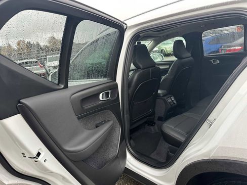 Used 2025 Volvo XC40 B5 Core w/ Protection Package Premier image 16