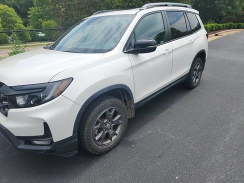 Used 2024 Honda Passport TrailSport image 6