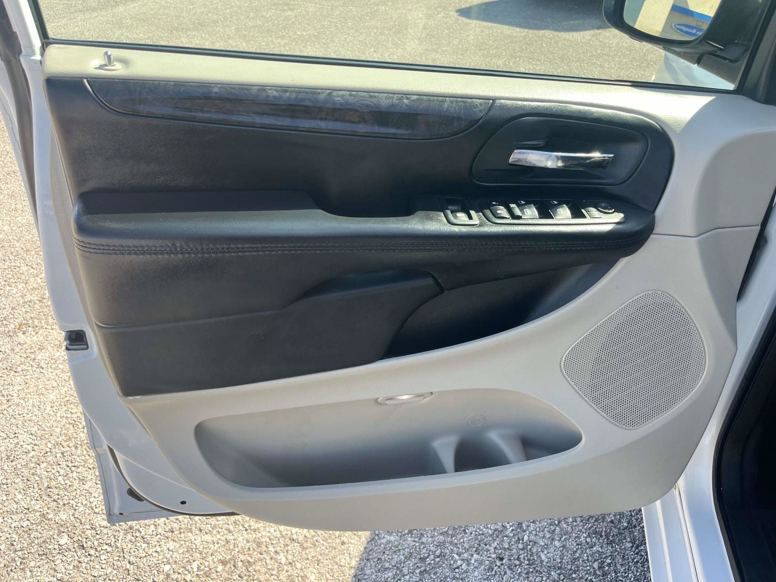 Used 2014 Dodge Grand Caravan SXT FWD image 15