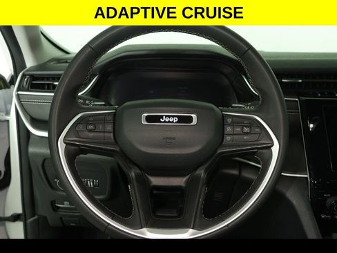 Used 2023 Jeep Grand Cherokee Laredo RWD image 4