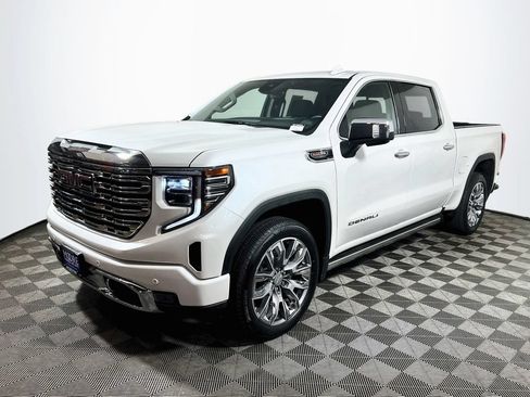 Used 2023 GMC Sierra 1500 Denali w/ Denali Reserve Package AWD/4WD image 3
