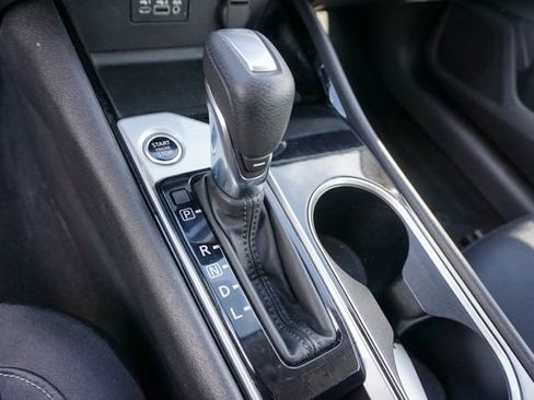 Used 2024 Nissan Altima 2.5 SV FWD image 15