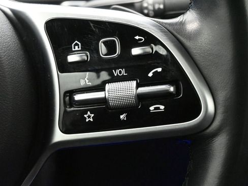 Used 2023 Mercedes-Benz GLB 250 4MATIC image 8