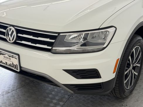 Used 2020 Volkswagen Tiguan SE w/ Panoramic Sunroof Package AWD/4WD image 12
