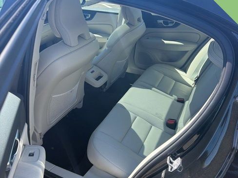 Used 2022 Volvo S60 B5 Momentum w/ Premium Package AWD/4WD image 4