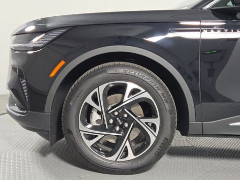 New 2026 Lincoln Nautilus Premier AWD/4WD image 11