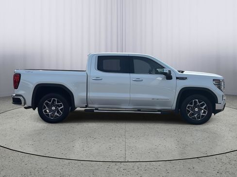 Used 2022 GMC Sierra 1500 SLT w/ SLT Convenience Package AWD/4WD image 6