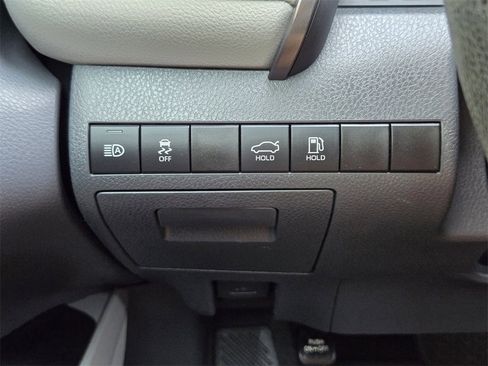 Used 2020 Toyota Camry LE image 19