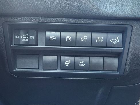Used 2025 Toyota Tundra Limited AWD/4WD image 26