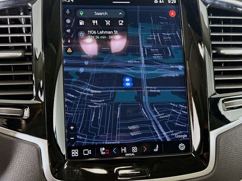 Used 2024 Volvo XC90 B6 Plus image 22