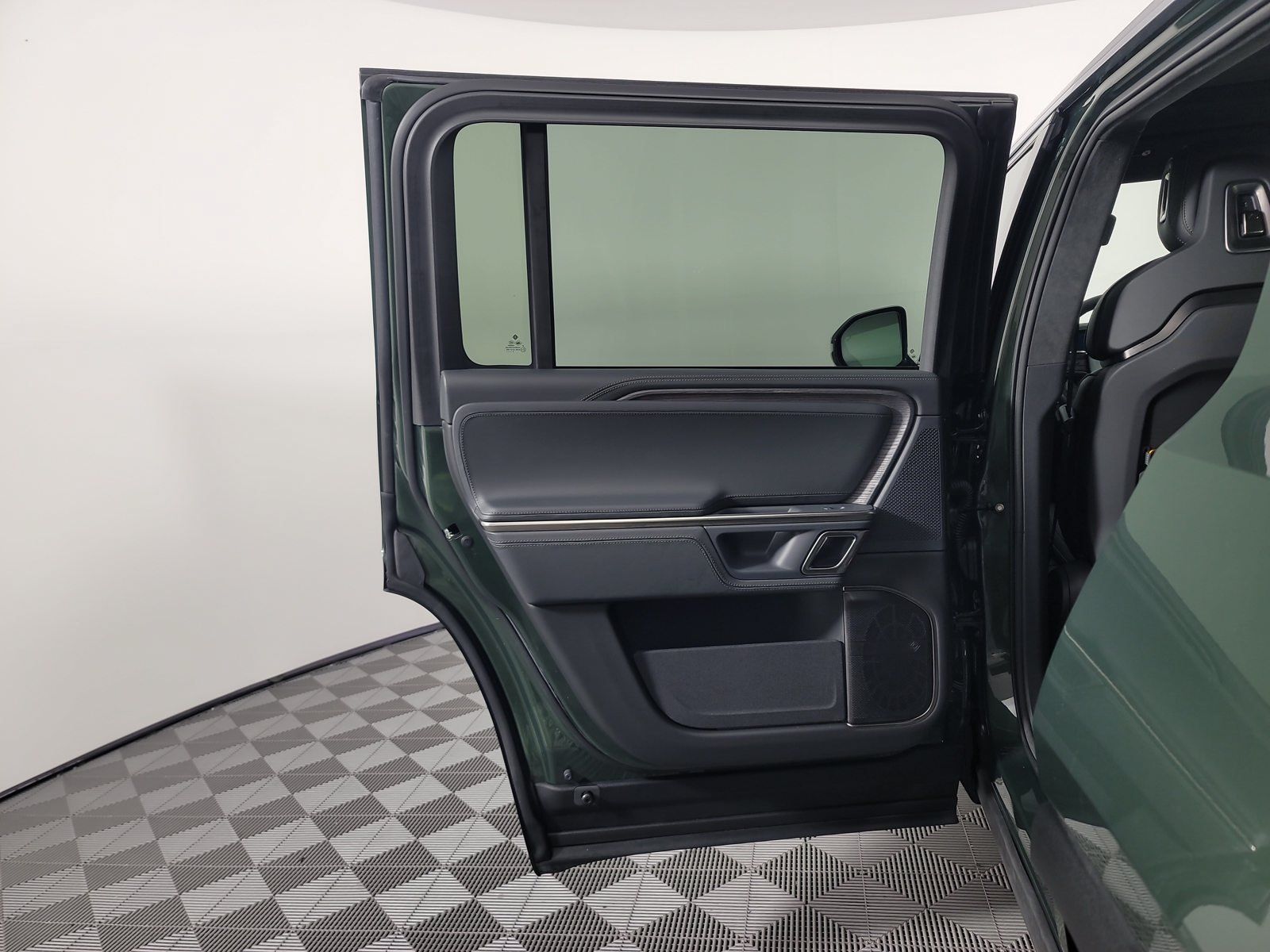 Used 2023 Rivian R1S Adventure Dual AWD/4WD image 17