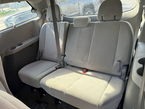 Used 2017 Toyota Sienna LE FWD image 13