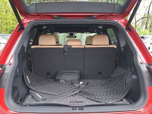 Certified 2024 Volkswagen Tiguan SE R-Line AWD/4WD image 30