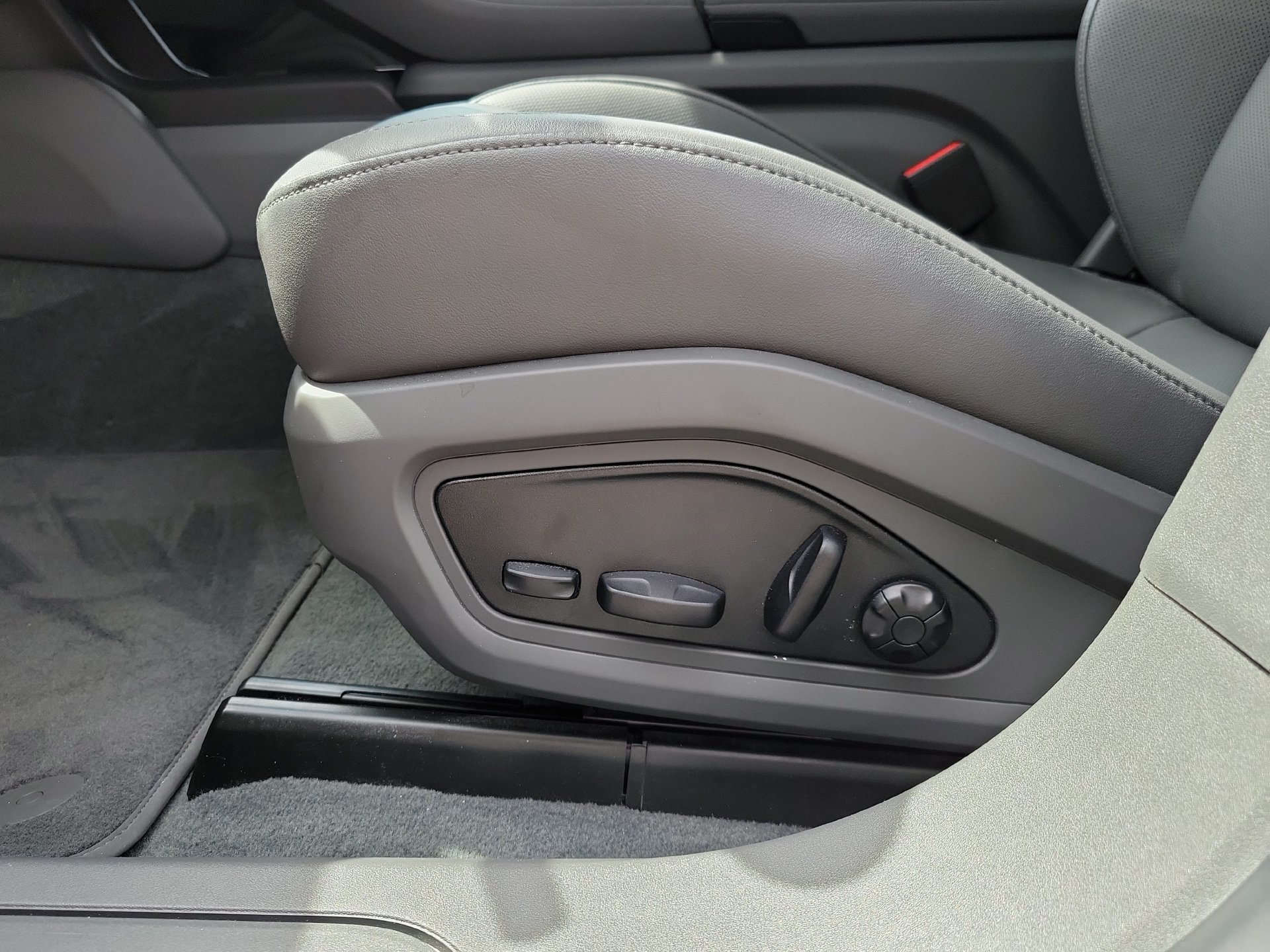 Used 2024 Porsche Taycan RWD image 28