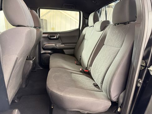 Used 2016 Toyota Tacoma TRD Sport image 15