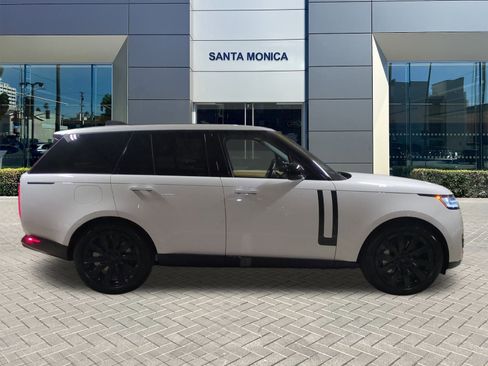 New 2026 Land Rover Range Rover SE image 6