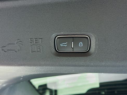 Used 2025 Ford Expedition Active image 32