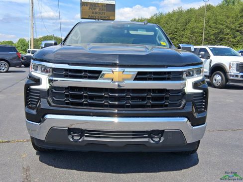 Used 2022 Chevrolet Silverado 1500 LT w/ Protection Package AWD/4WD image 8