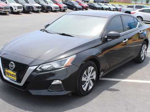 Used 2019 Nissan Altima 2.5 S FWD image 4