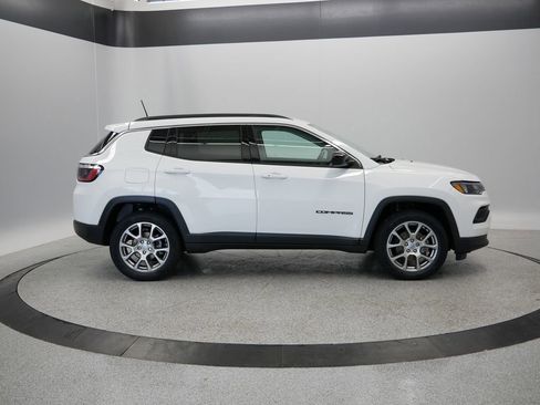 Certified 2022 Jeep Compass Latitude image 47