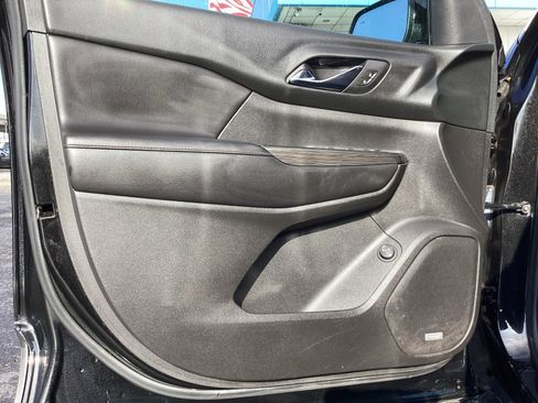 Used 2018 GMC Acadia SLT image 30