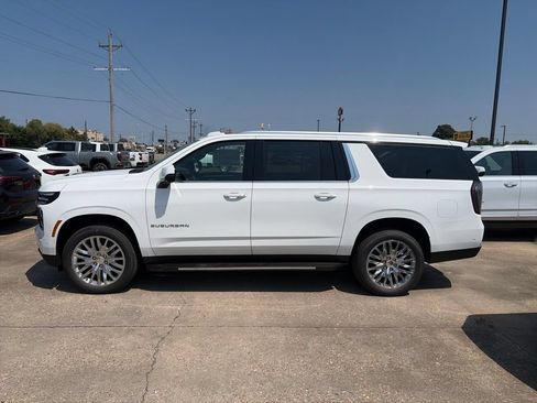 New 2026 Chevrolet Suburban LT w/ Comfort Package AWD/4WD image 3