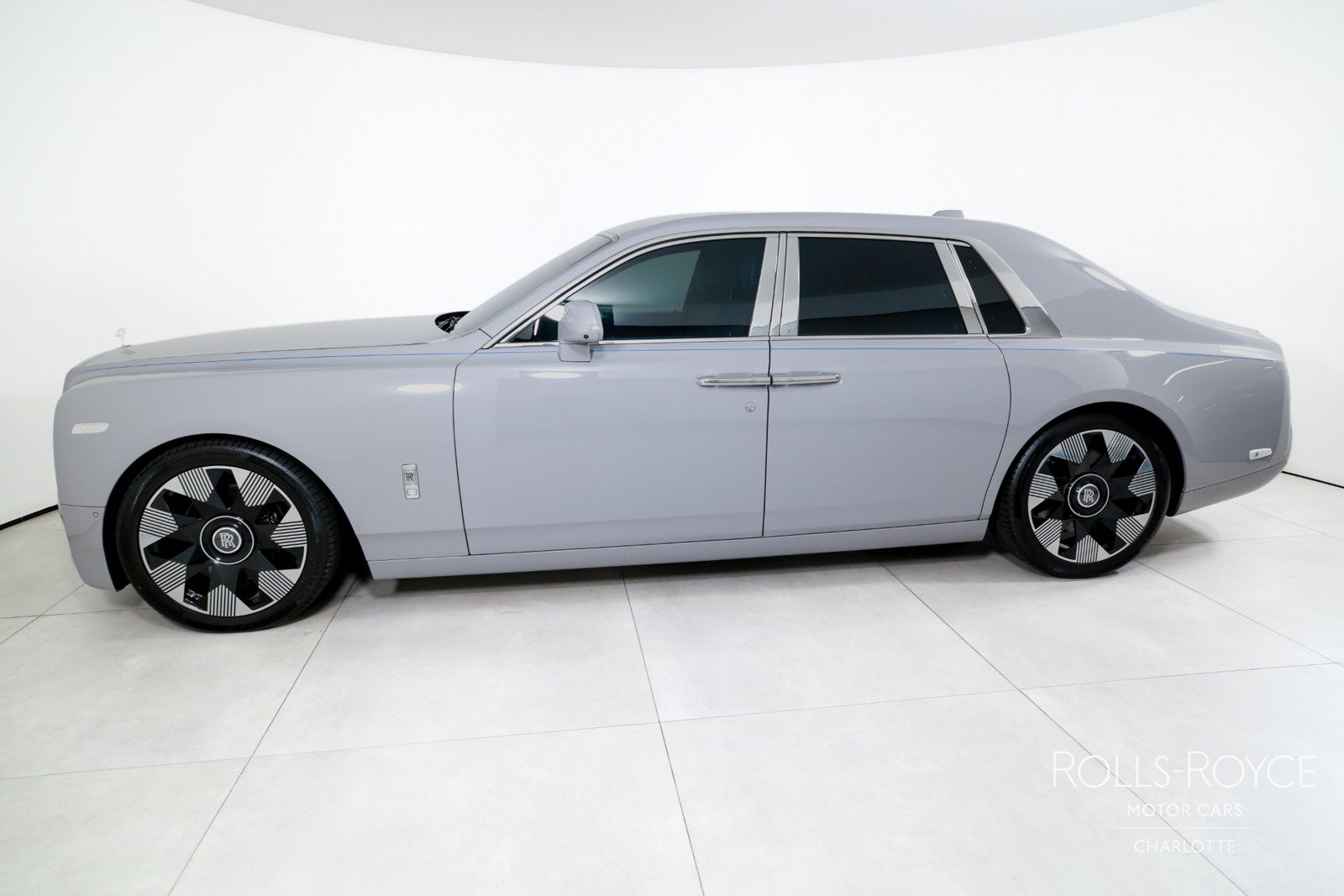 Used 2024 Rolls-Royce Phantom Sedan w/ The Phantom Package RWD image 3