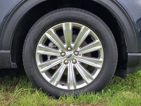 Used 2023 Ford Explorer Limited w/ Limited Technology Package image 9