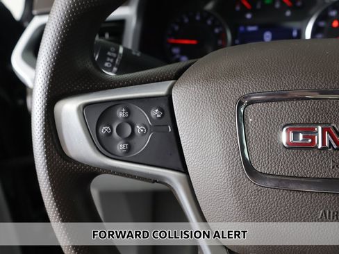 Used 2023 GMC Acadia SLE w/ Driver Convenience Package image 5