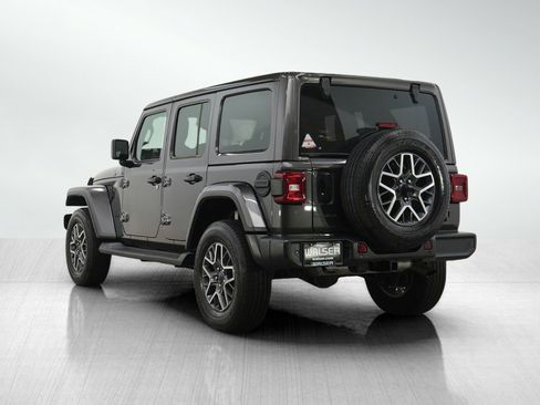 Used 2025 Jeep Wrangler Unlimited Sahara AWD/4WD image 3