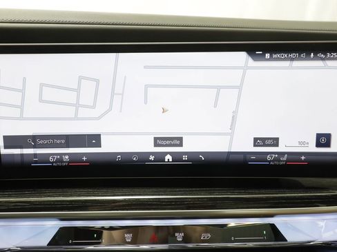 Certified 2025 BMW 740i xDrive w/ Premium Package AWD/4WD image 11