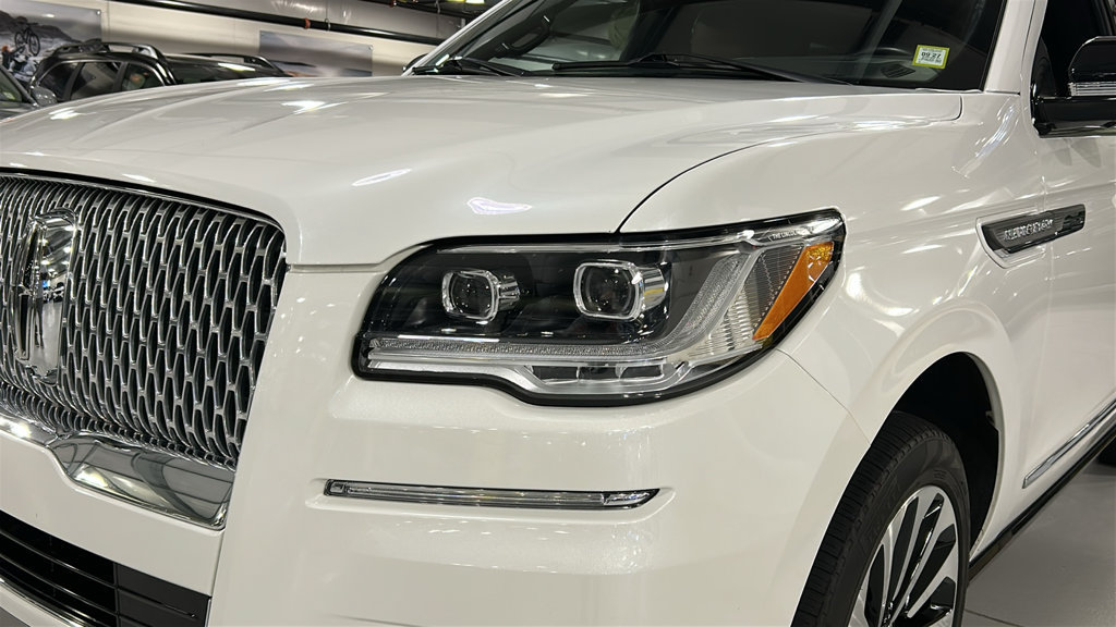 Used 2023 Lincoln Navigator Reserve AWD/4WD image 7