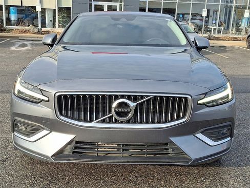 Used 2021 Volvo S60 T5 Inscription image 2