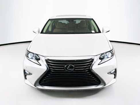 Used 2017 Lexus ES 350 w/ Premium Package FWD image 2
