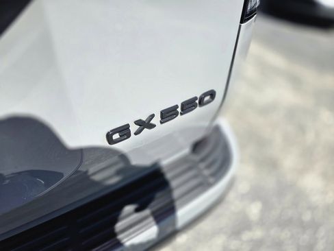 Used 2024 Lexus GX 550 w/ Accessory Package (31) AWD/4WD image 5