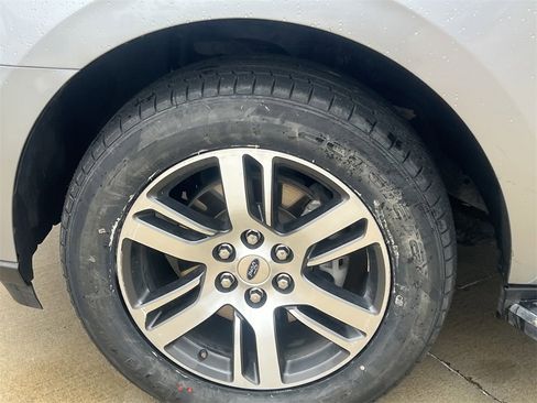 Used 2023 Ford Expedition Limited image 9