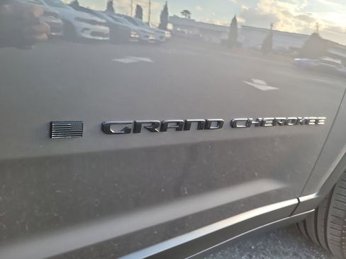Used 2024 Jeep Grand Cherokee Limited w/ Black Appearance Package image 6
