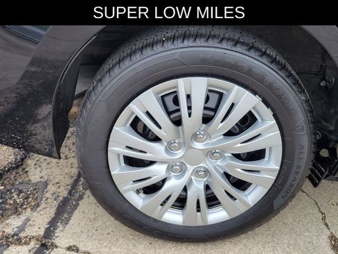 Used 2015 Toyota Corolla LE FWD image 5