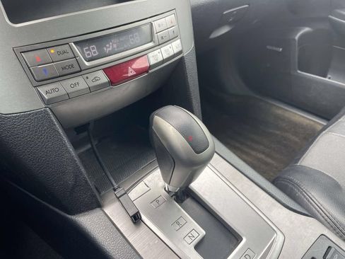 Used 2011 Subaru Outback 2.5i Limited AWD/4WD image 30