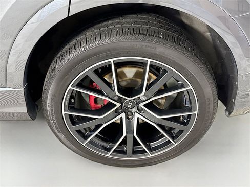 Used 2021 Audi Q8 Premium Plus image 32