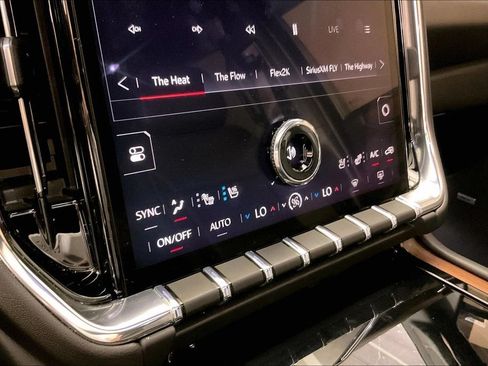 Used 2026 GMC Yukon Denali w/ Sun & Power Step Package AWD/4WD image 24