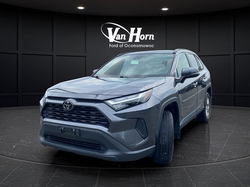 Used 2023 Toyota RAV4 XLE AWD/4WD image 3