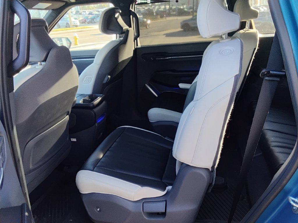 Used 2024 Kia EV9 GT-Line AWD/4WD image 11