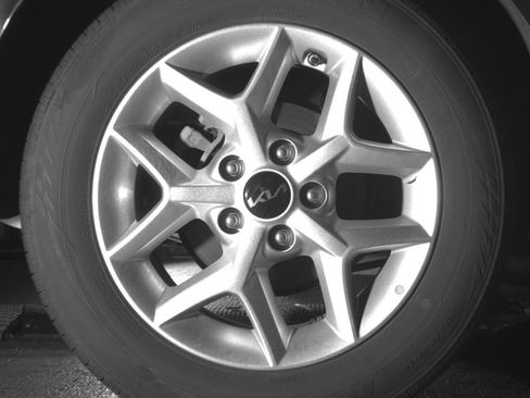 Used 2025 Kia Soul LX w/ LX Technology Package FWD image 15