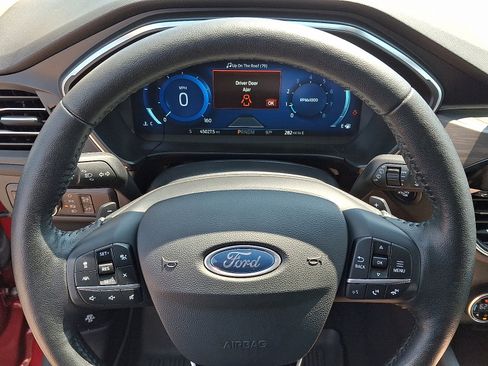 Used 2020 Ford Escape Titanium image 19