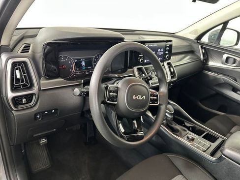 Used 2023 Kia Sorento LX AWD/4WD image 13